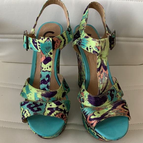 πΊπ¦ New - Guess - Platform Shoes πΊπ¦ - Picture 4 of 6